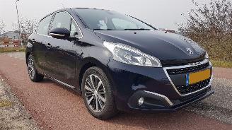 uszkodzony samochody osobowe Peugeot 208 1.2 pure tech 2019/11