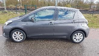Unfallwagen Toyota Yaris 1.5 FULL HYBRID DYNAMIC 2014/2