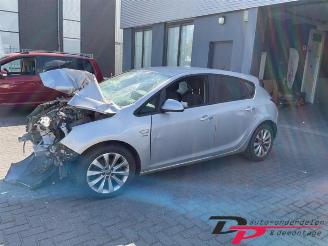 rozbiórka samochody osobowe Opel Astra Astra J (PC6/PD6/PE6/PF6), Hatchback 5-drs, 2009 / 2015 1.4 16V ecoFLEX 2013/4