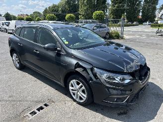 damaged passenger cars Renault Mégane Grandtour  2019/9