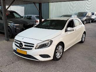 Voiture accidenté Mercedes A-klasse 180cdi  NAP LED XENON 2014/3