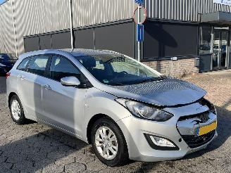 uszkodzony samochody osobowe Hyundai I-30 Wagon 1.4 2014/12