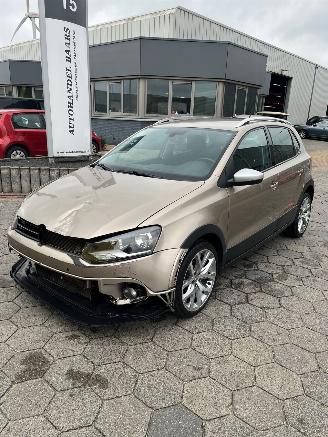 uszkodzony samochody osobowe Volkswagen Polo 1.2 TSI Cross 2017/1