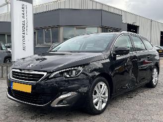 Vaurioauto  passenger cars Peugeot 308 SW 1.2 PureTech Allure 2015/10