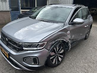 Vaurioauto  passenger cars Volkswagen T-Roc 1.0 TSI    Move 2023/9