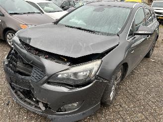 Vaurioauto  passenger cars Opel Astra Sports Tourer 1.4 Turbo Sport 2011/10