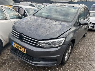 uszkodzony samochody osobowe Volkswagen Touran 1.5 TSI  highline  7 Persoons 2019/5
