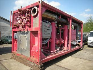 dommages machines Caterpillar  OFFSHORE CONTAINER 20ft INCL WARMTEWISSELAAR 10 ft GASCOMPRESSOR UNIT V12 CATERPILLAR 2000/1