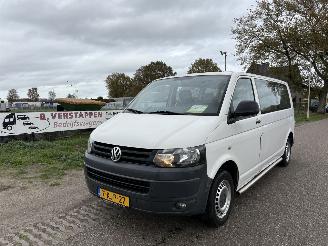 uszkodzony samochody osobowe Volkswagen Transporter 2.0 TDI 62kw KOMBI / COMBI / PERSONENBUS L2/H1, PRIJS IS EXCL. BTW !!! 2013/5