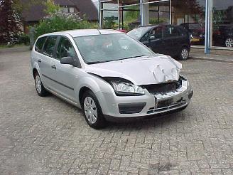 Voiture accidenté Ford Focus 1.6 2006/9