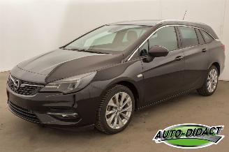 Vaurioauto  passenger cars Opel Astra Sport Tourer 1.2 Navi 90.003 km 2020/7
