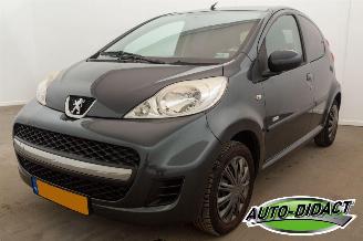 damaged passenger cars Peugeot 107 1.0-12V Airco Millesim 200 2011/3
