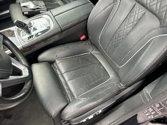 BMW 7-serie 730d xDrive 265pk aut + f1 High Exe M-Ed - nap - schuifdak - hud - softclose - 360 cam - harman/kardon - luchtvering picture 27